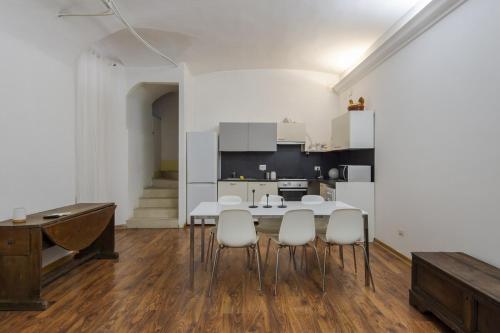 Vatican Luxury Three Bedroom Apartment, Roma (foto 7)