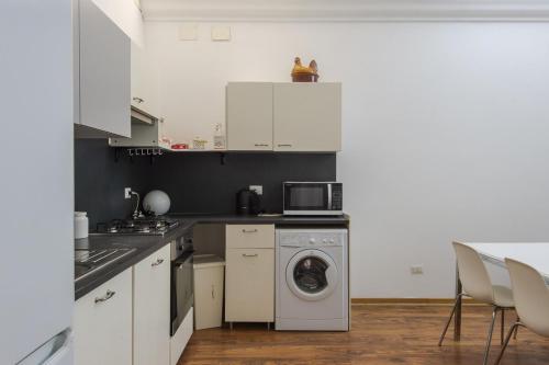 Vatican Luxury Three Bedroom Apartment, Roma (foto 8)