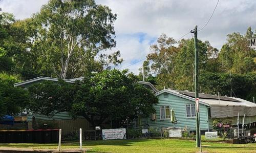 Meyenburg Cabins in Mount Morgan