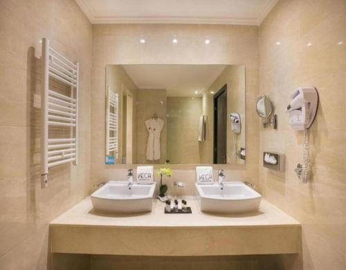 Executive Suite image 6