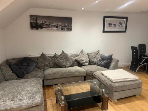 Southgate Home - Sleeps 12 - Parking - Central gîte à louer Southgate Underground Station