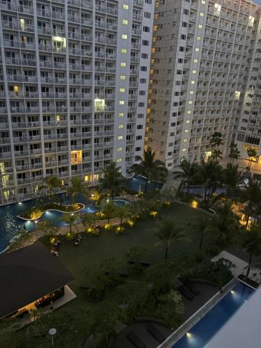 Azul Paradise, Manila