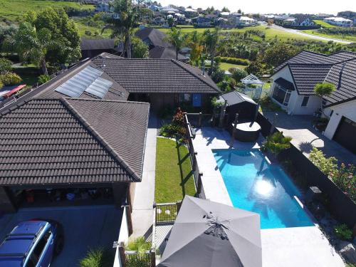 Large Bethlehem Home with Pool and Spa – khách sạn tại Matua