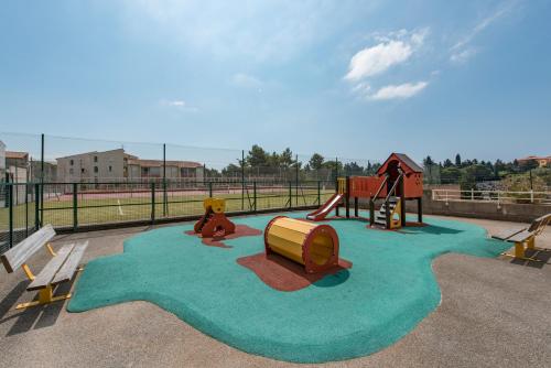 A szálláshely kívülről, Studio Meublé 25m² Piscine Et Plage (Studio Meuble 25m² Piscine Et Plage) in Frejus városközpont