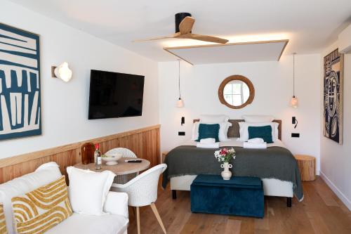 1 double bed, 1 sofa bed