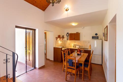 Bejárat, Lakeside Serenity House - Happy Rentals in Balatonberény