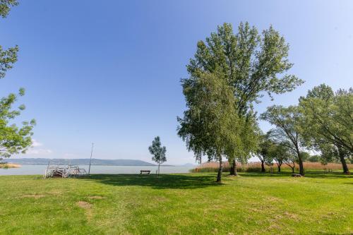 Lakeside Serenity House - Happy Rentals in Balatonberény
