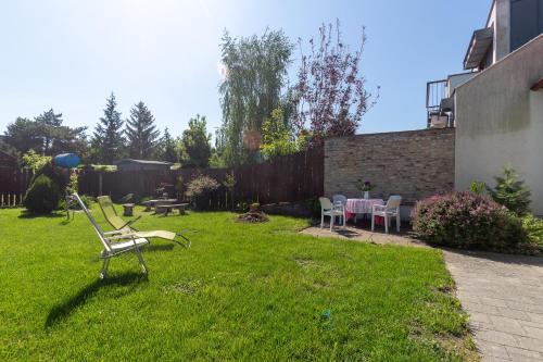 Kert, Lakeside Serenity House - Happy Rentals in Balatonberény