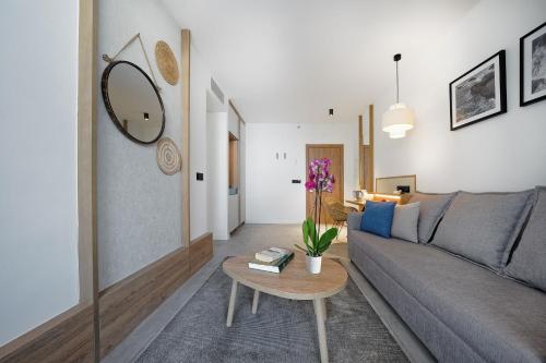 Family Room image 4