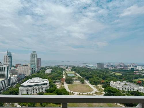 Family Rooms with View, Manila