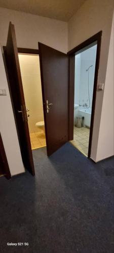 Hub Property