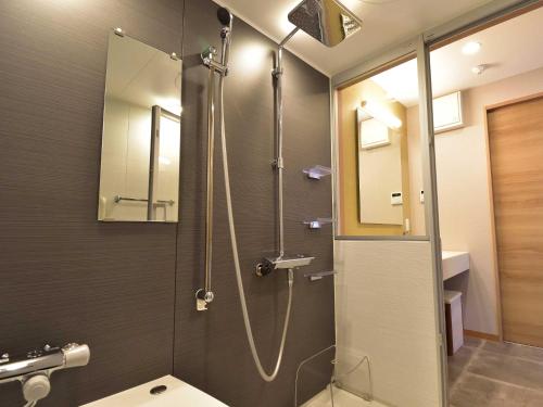 Twin Room with Extra Bed image 10