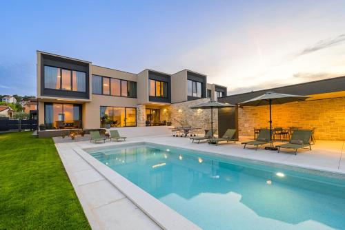 Villa Vellora by Istrialux in 朗域紮斯柯切羅