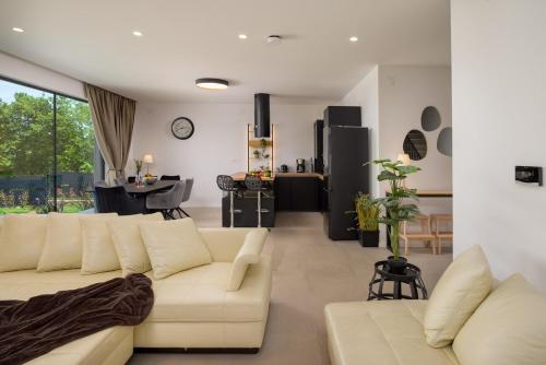 Villa Vellora by Istrialux in 朗域紮斯柯切羅