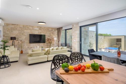 Villa Vellora by Istrialux in 朗域紮斯柯切羅