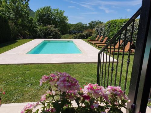 花園, Gîte des Falaises 8 à 10 personnes (Gite des Falaises 8 a 10 personnes) in 蘇斯皮耶爾