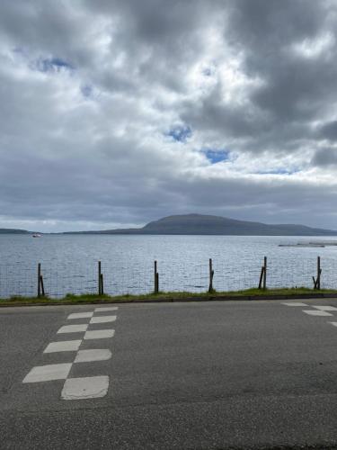 נוף, 2BR Home with Sea Views and Parking - Tórshavn (2BR Home with Sea Views and Parking - Torshavn) in Argir