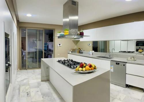 Spacious Villa with Mountain Views - 550 m² - image 12