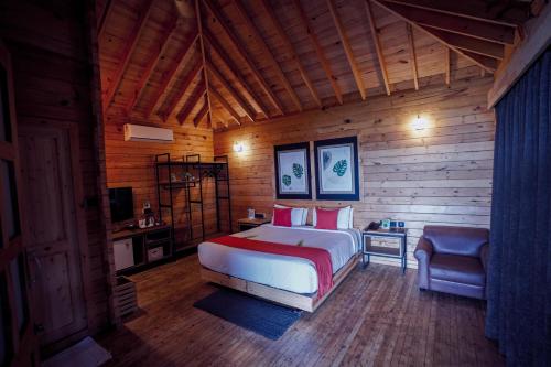 Ivy Wooden Chalet image 6