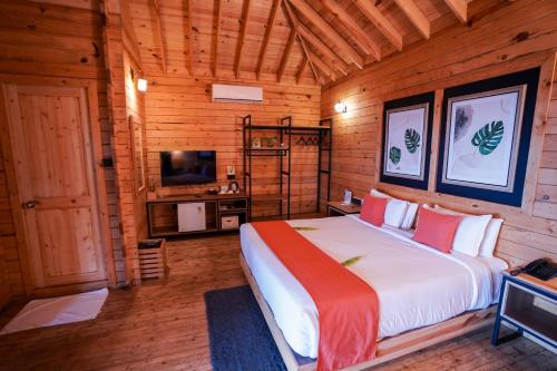 Ivy Wooden Chalet image 1