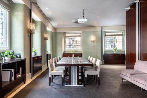 686546153 Meliá Genova