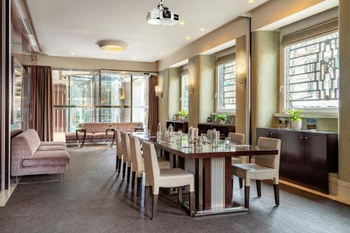 686546154 Meliá Genova
