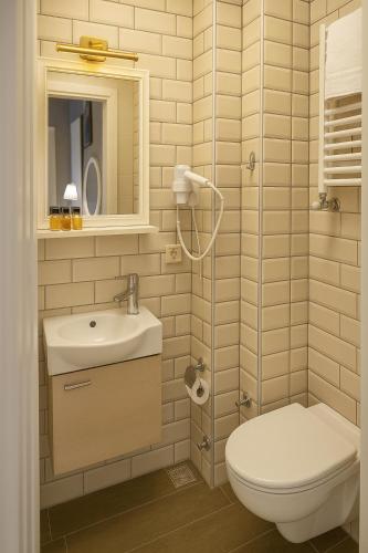 Standard Double or Twin Room image 1