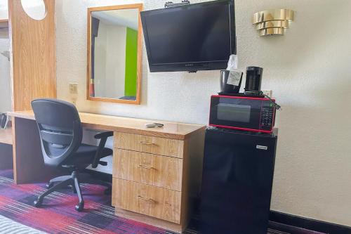 Classic Inn By OYO I- 240 Near Memphis Airport – Memphis, TN