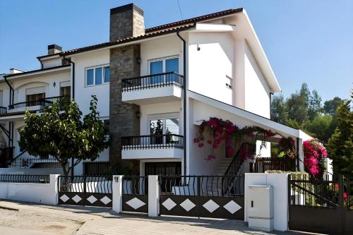Spacious Villa in Vila Nova de Gaia gîte à louer Vilar do Paraíso