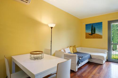 Superior One-Bedroom Apartment