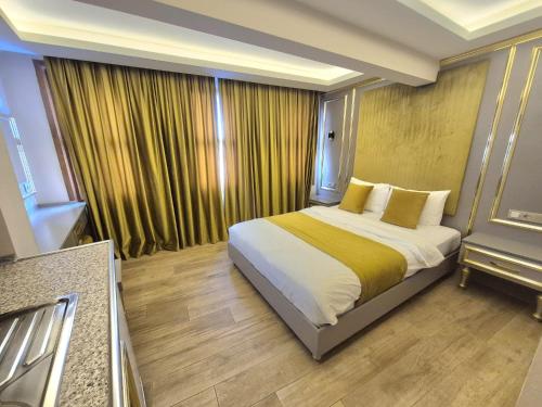 Taksim La Marino Hotel - image 14