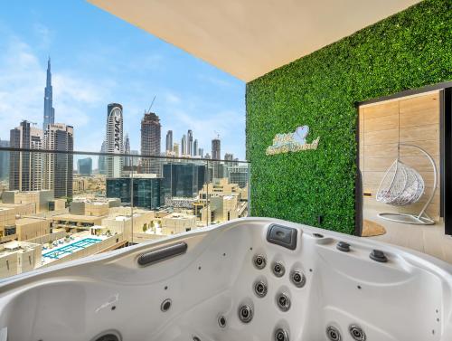 Private Jacuzzi l Canal view - Near Burj Khalifa - image 10
