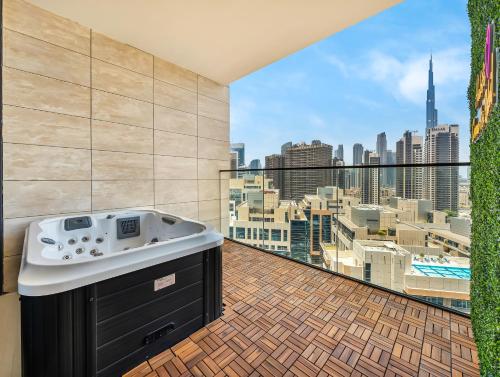 Private Jacuzzi l Canal view - Near Burj Khalifa - image 14