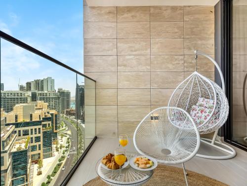 Private Jacuzzi l Canal view - Near Burj Khalifa - image 11