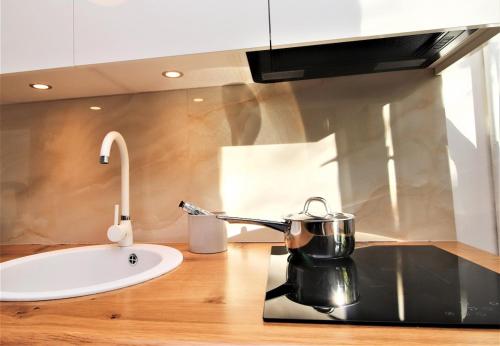Self check-in spacious apartment in a quiet area, Riga (fotografie 9)