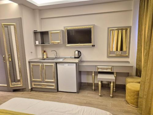 Taksim La Marino Hotel - image 10