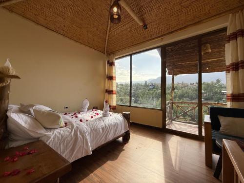 Single Room with Mountain View image 2