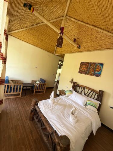 Single Room with Mountain View image 1