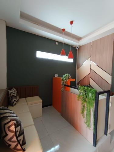 Behomy Inn Malang near Train Station Belimbing