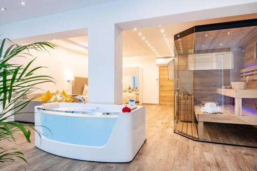 Deluxe Suite with Spa Bath