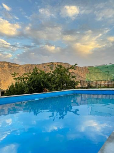 Rockside House Areni