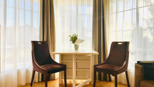 20 minutes to Mel CBD 2 BRs AirCon unit guest house in Point Cook