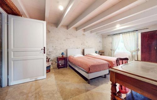 Amazing Home In Les Leves Et Thoumeyra in Les Lèves-et-Thoumeyragues