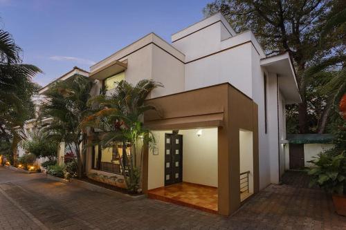 Seven Solace 3BR Pool Family Villa withcook in Candolim