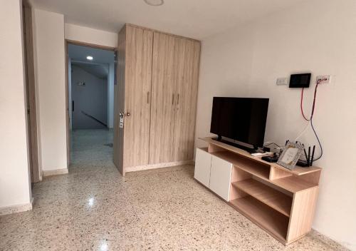 Twin Room with Private Bathroom image 1