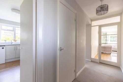 Windsor Escape, 2 Beds, Walk to Town, Parking, Windsor (zdjęcie 8)
