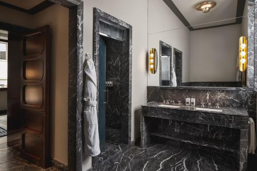 Palazzo Ottaviani - Luxury Apartments - image 13