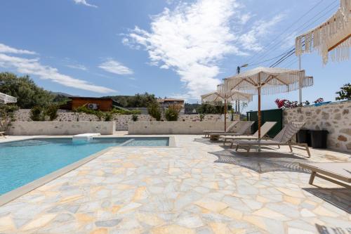 Dimitri Hotel – Himarë, CA