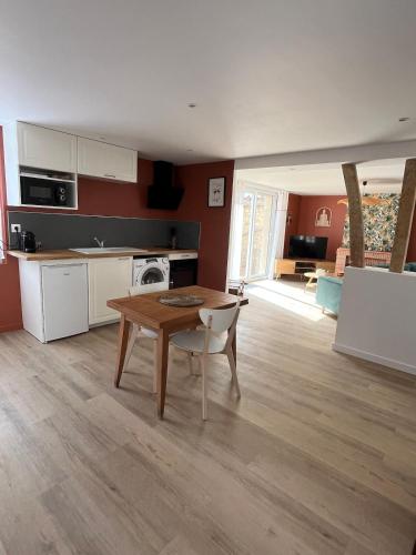 Chez Colette- Maison avec jardin in Louviers