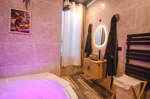 Suite Jungle Spa - Sauna & Balnéo (Suite Jungle Spa - Sauna & Balneo) in Chateau-Thierry